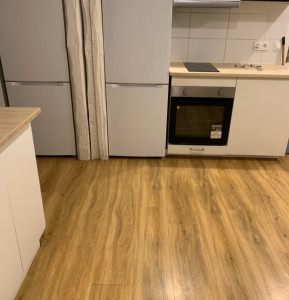 Photo de galerie - Four,deux frigo , prise ,placard ,micro-ondes