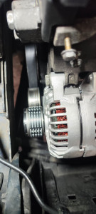 Photo de galerie - Remplacement alternateur et courroie 