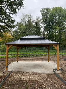 Photo de galerie - Pose d’une pergolas asiatique 