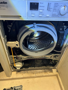 Photo de galerie - Changement amortisseur lave linge miele 