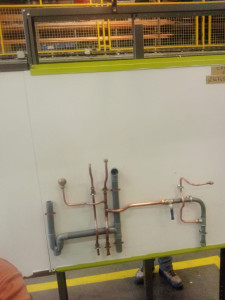 Photo de galerie - Installation en cuivre pour alimenter un évier de cuisine,un lave vaisselle,