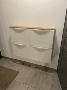 Photo de galerie - 4 jolie meubles à chaussures plus une belle planche en bois pour les finitions au top . 