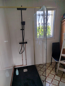Photo de galerie - Pose de douche 