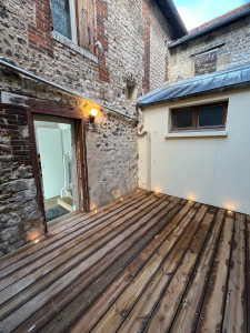 Photo de galerie - Pose d une terrasse en bois sur plot, éclairage périphérique 
