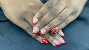 Photo de galerie - Pose de gel, et sa French rouge