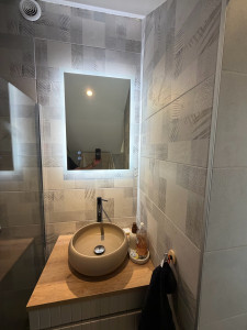 Photo de galerie - Installation miroir Led anti-buée