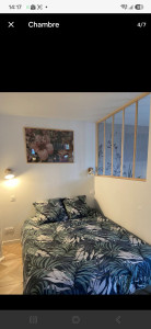 Photo de galerie - Un espace nuit préparé avec soin, pour que les voyageurs se sentent attendus dès leur arrivée. Lit refait, chambre remise en ordre et ambiance douce pour un séjour tout confort.