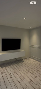 Photo de galerie - Moulures peinture fixation tv et meuble tv 