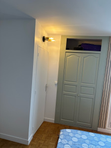 Photo de galerie - Finissons peinture, applique électrique 