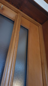 Photo de galerie - Changement joint de vitres en remplacement du mastic portes et fenêtres 
