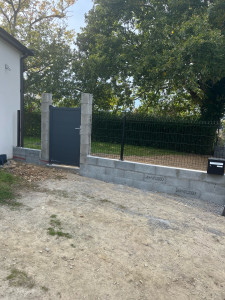 Photo de galerie - Pose de portillon et clôture rigide sur la commune de Bouvron