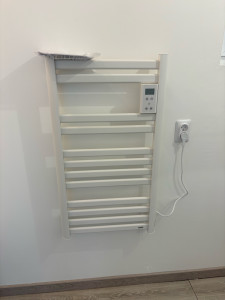 Photo de galerie - Pose d’un sèche serviette électrique 