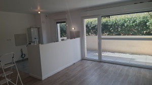 Photo de galerie - Artisan peintre en bâtiment, spécialisé dans les travaux de peinture intérieure et extérieure : plafonds, murs et façades. Je réalise également la préparation des surfaces, l’enduisage, le ponçage et les travaux de finition.

Sérieux, soigneux et ponctuel