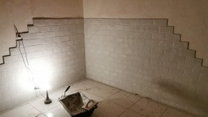 Photo de galerie - Aménagement d'un cabanon en SPA.
Isolation, raccordement électrique, pose de carrelage, pose de crépis sur les murs et évacuation.