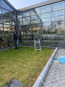 Photo de galerie - Netoyage de Vitre, nettoyage fin de chantier, décapage des moquettes, sol, etc.