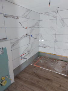 Photo de galerie - Pose de faïence. 