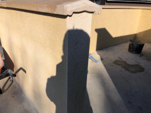 Photo de galerie - Ravalement poser de chapeau parpaing 