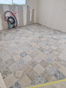 Photo de galerie - Pose carrelage imitation pavé ciment