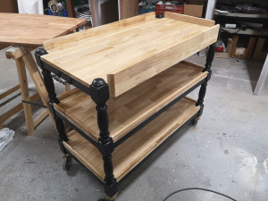 Photo de galerie - Habillage d'un vieux chariot de service 