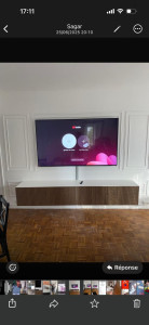 Photo de galerie - Fixation tv plus meuble TV mural et moulure autour de la TV et du meuble TV en fin peinture 