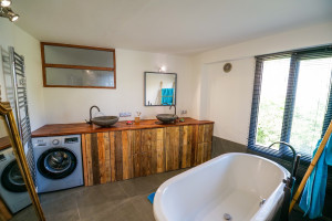 Photo de galerie - Création meubles en bois : SDB, CUISINE, CHAMBRE, etc.