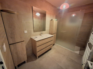 Photo de galerie - Pose d'un receveur + Paroi de douche
meuble vasque + miroir + 2 colonne 