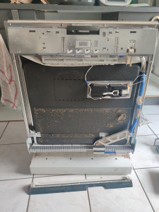 Photo de galerie - Remplacement joint bas de porte lave vaisselle Miele