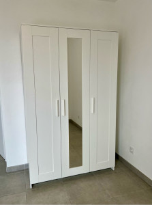 Photo de galerie - Montage d’une armoire, trois portes IKEA