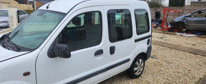 Photo de galerie - Lavage extérieur d'un kangoo 