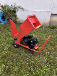 Photo de galerie - Broyeur de branches et végétaux 