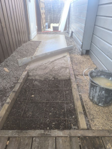 Photo de galerie - Petit chantier de maçonnerie préparation décaissement pour réaliser un petit aller 