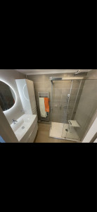 Photo de galerie - Rénovation d’une salle de bain (douche lavabo et sèche serviette)
