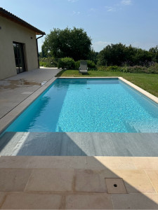Photo de galerie - Piscine avec plage immergée 