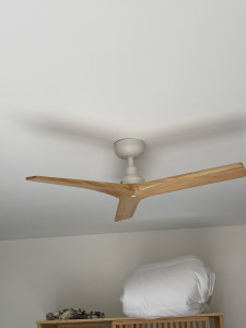 Photo de galerie - Montage et installation d’un ventilateur dans une chambre. 