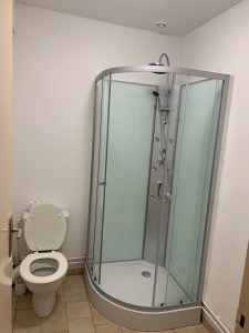 Photo de galerie - Pose WC et cabine de douche neuf .