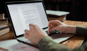 Photo de galerie - Enseignante en administration, je vous propose les services d’accompagnement pour de la rédaction de courrier ou correction de tout document. 