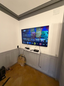 Photo de galerie - Montage, TV