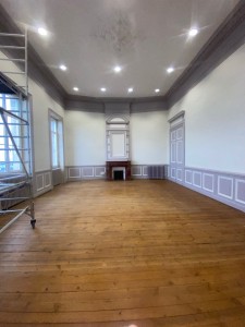 Photo de galerie - Rénovation complète plafond , corniche , pose de toile de verre au mur , peinture complète 