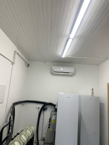 Photo de galerie - Peinture de plafond et mur sur lambris 
