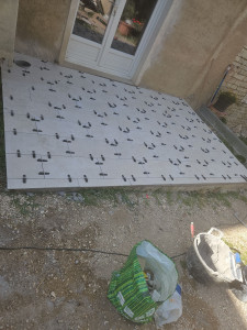 Photo de galerie - Carrelage extérieur comme intérieur le procédé est le même double encollage calpinage carrelage aligné et à fleur selon comment la personne le dit mais le résultat est satisfaisant 