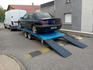 Photo de galerie - Location remorque porte voiture 2 Essieux 