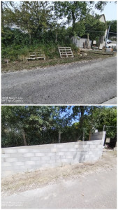 Photo de galerie - Fondation, faite par le client. 
Montage de parpaings avec poteaux raidisseurs.
Coulage du béton avec le client.
