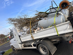 Photo de galerie - Évacuation de tout type de déchets 