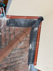 Photo de galerie - Remplacement d’un solin en zinc pour une étanchéité parfaite