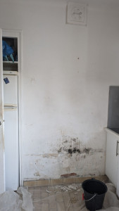 Photo de galerie - Mur en plâtre ayant subi un dégât des eaux