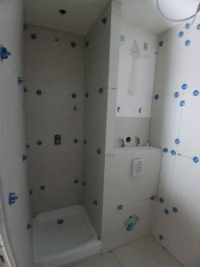 Photo de galerie - Pose de faïence murale _dans une salle de bain avec finitions 