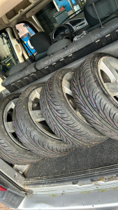 Photo de galerie - Montage de pneus Peugeot Partner 