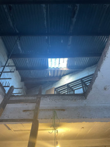 Photo de galerie - Dépose plaque en tôle 