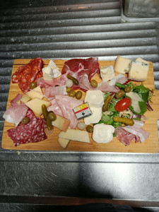 Photo de galerie - Planche de charcuterie
