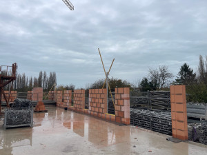 Photo de galerie - Construction de mur réalisée avec précision et savoir-faire. Travail solide, soigné et durable, avec une attention particulière aux finitions.